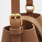 Mini sac seau en cuir vegan Marron