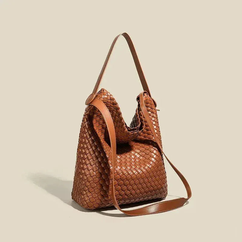 Sac seau arrangé en cuir vegan