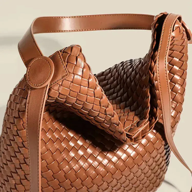 Sac seau arrangé en cuir vegan