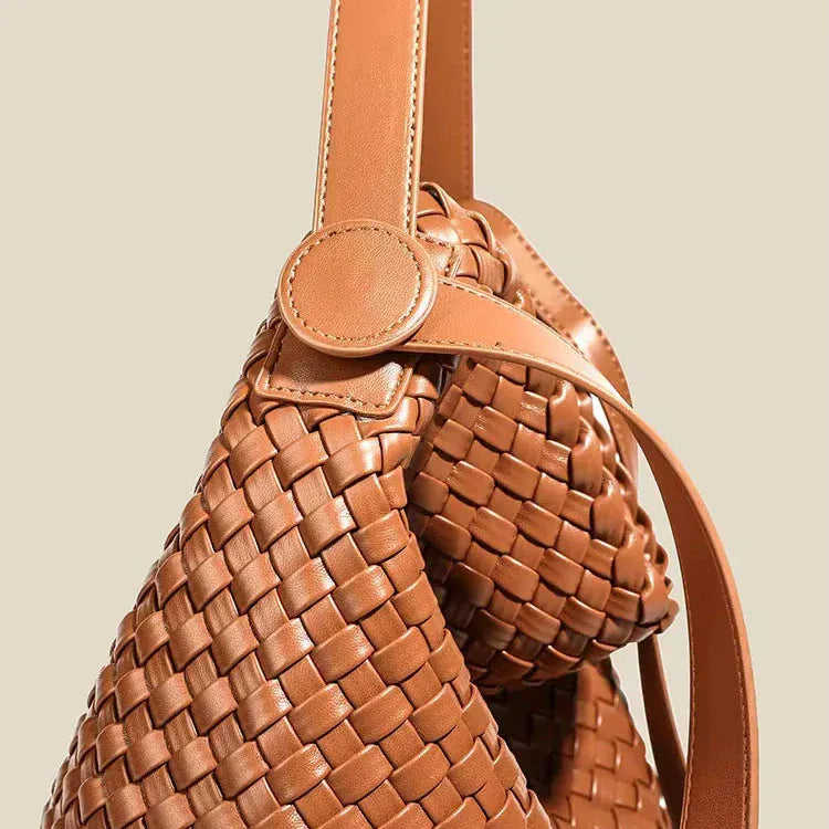 Sac seau arrangé en cuir vegan