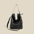 Sac seau arrangé en cuir vegan Noir