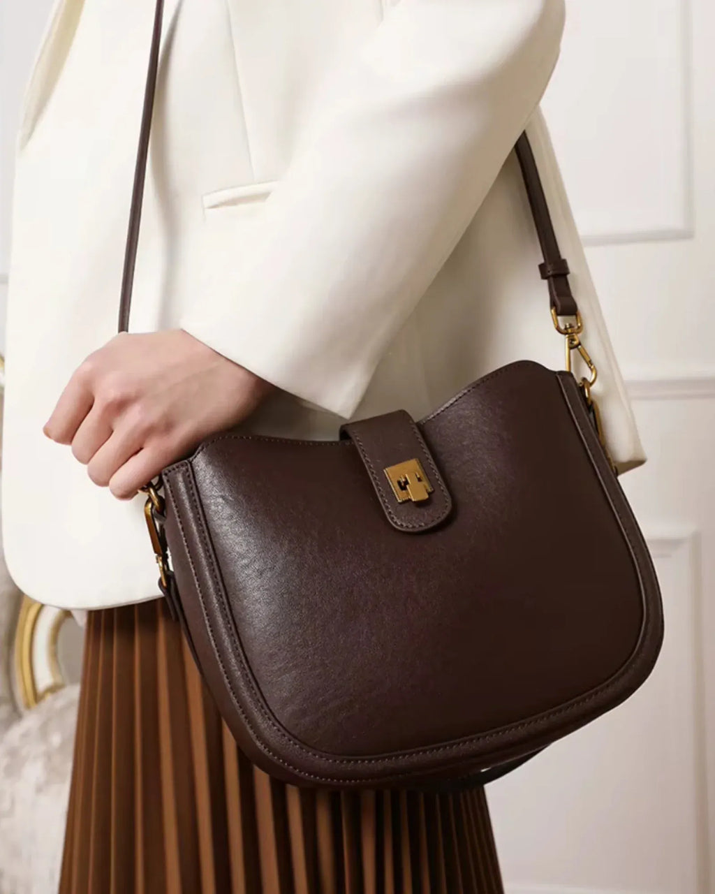 Sac seau cuir marron fermoir