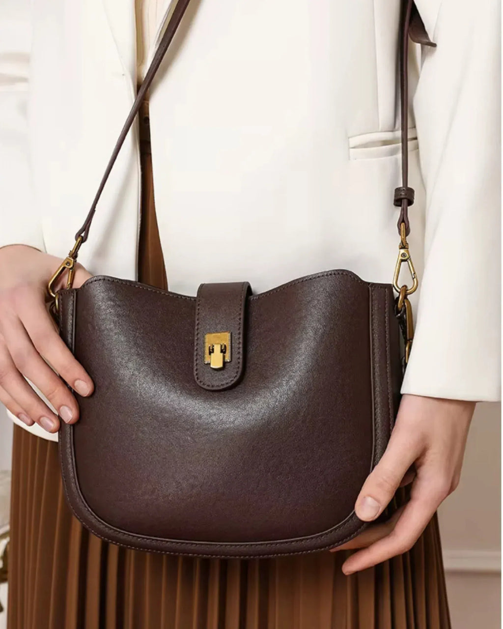 Sac seau cuir marron fermoir