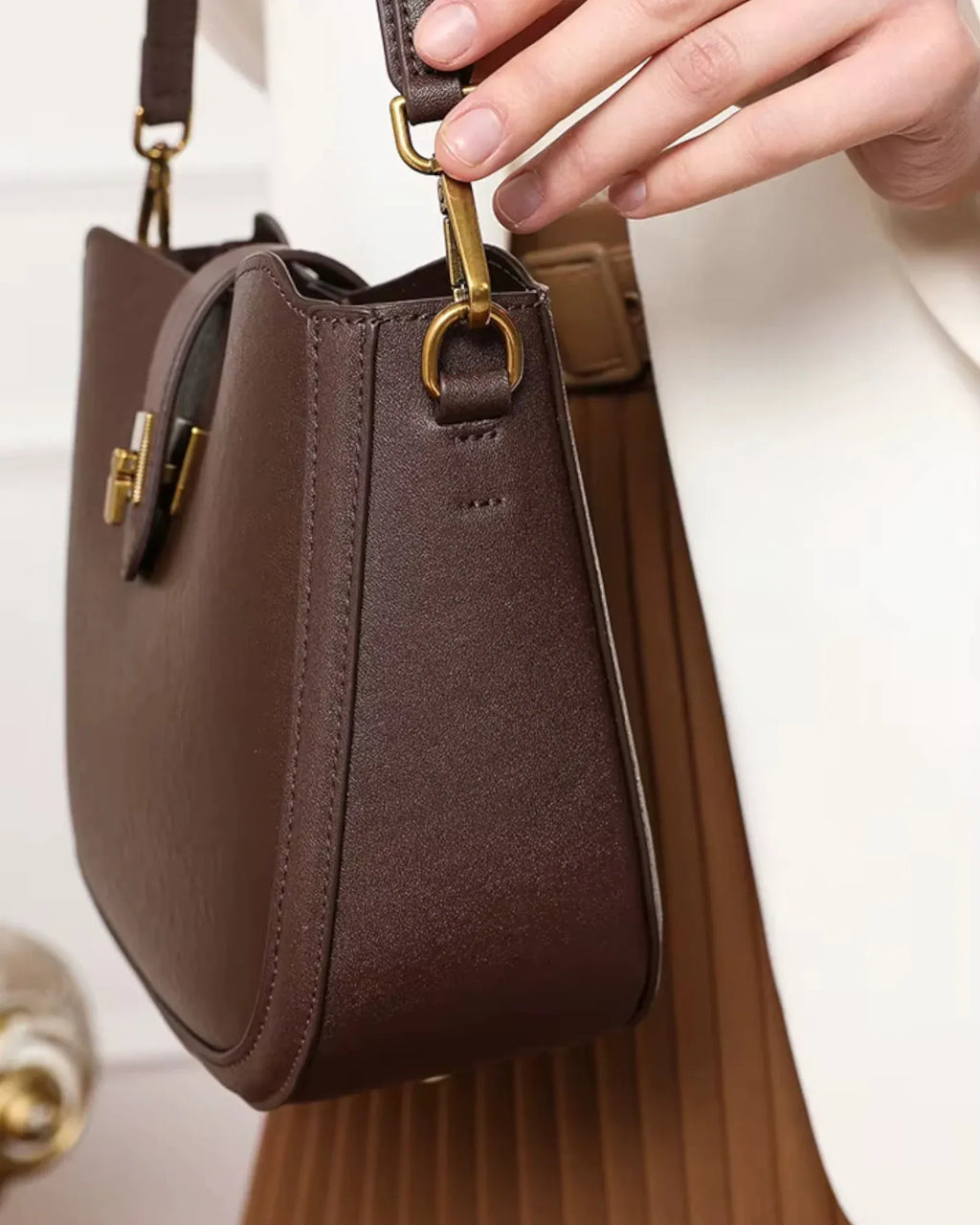 Sac seau cuir marron fermoir