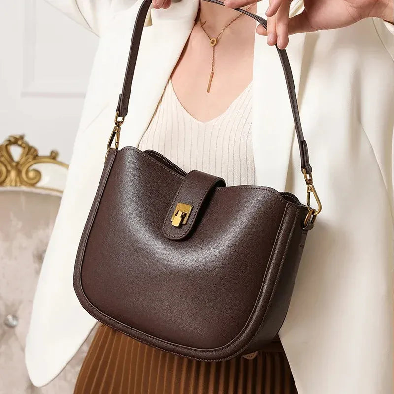 Sac seau cuir marron fermoir