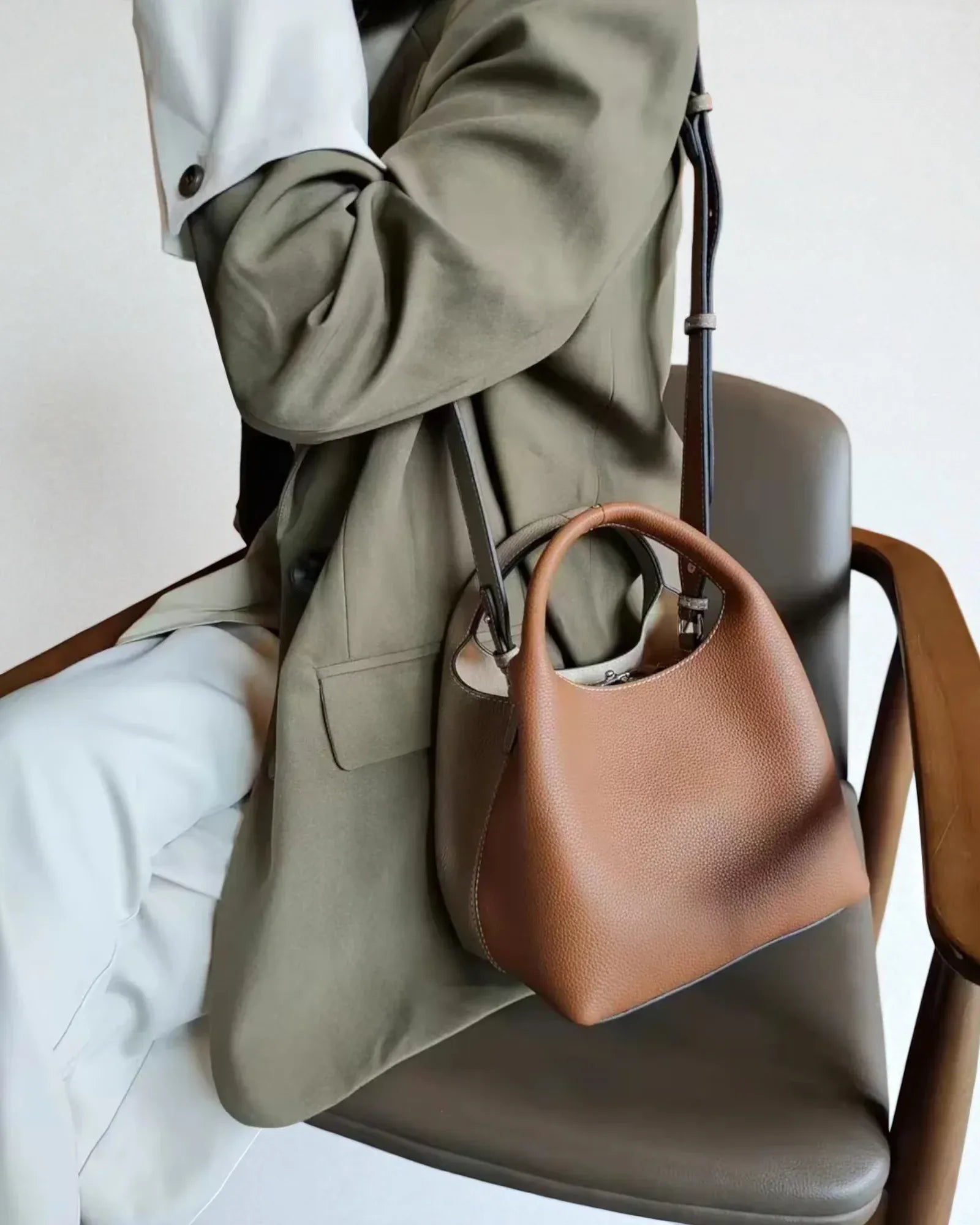 Sac seau cuir rabat arrondi