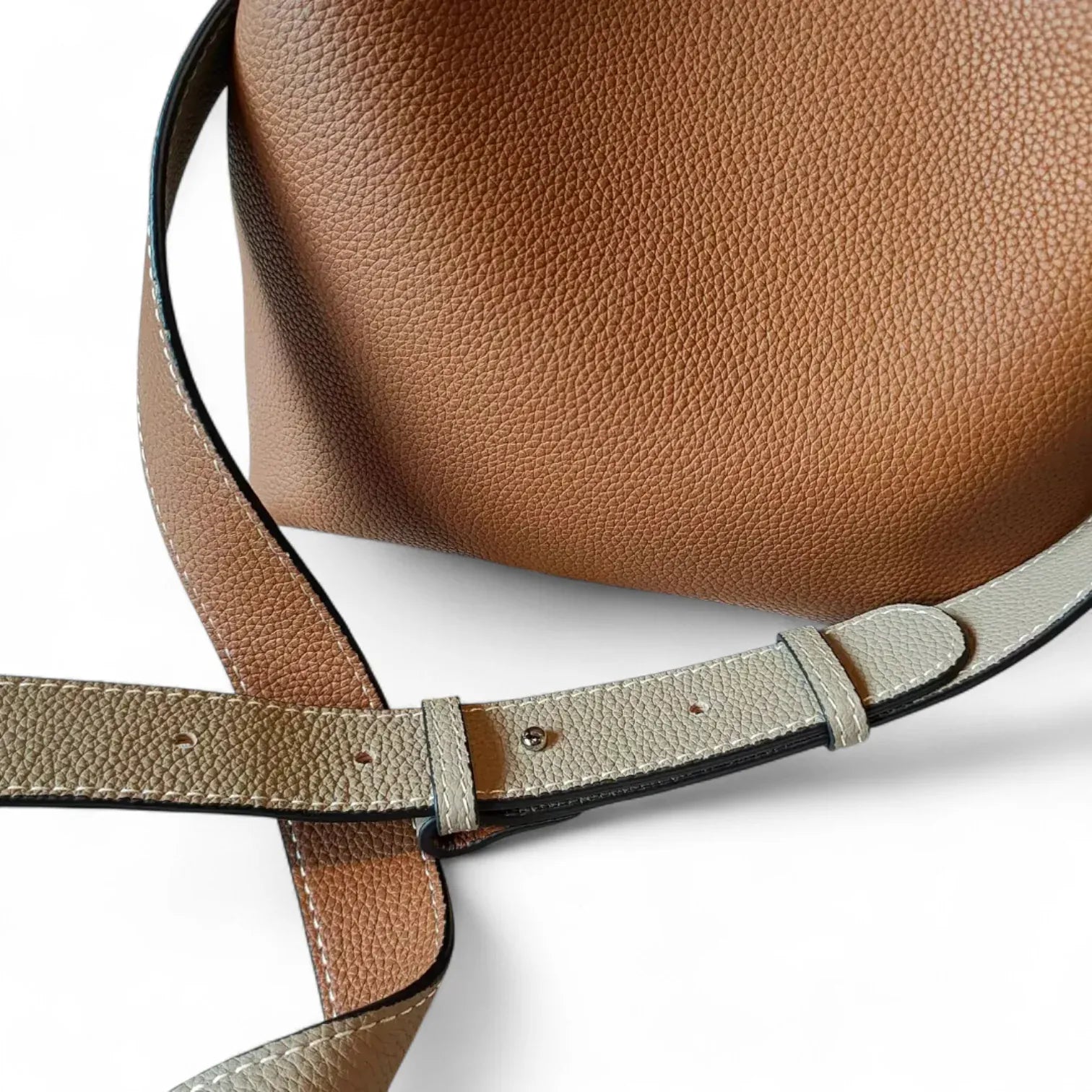 Sac seau cuir rabat arrondi