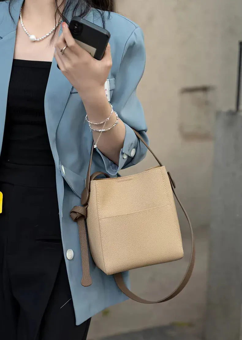 Sac seau en cuir brute