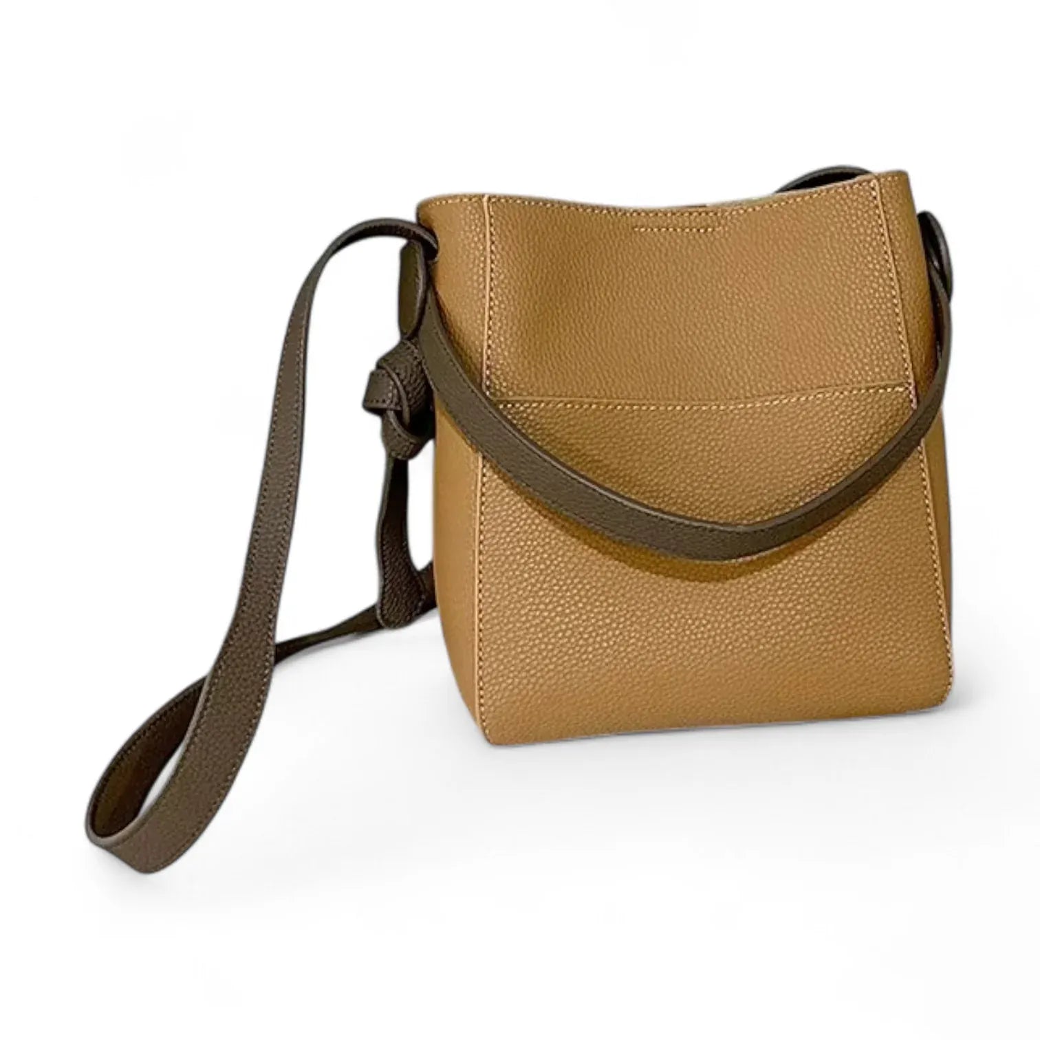 Sac seau en cuir brute