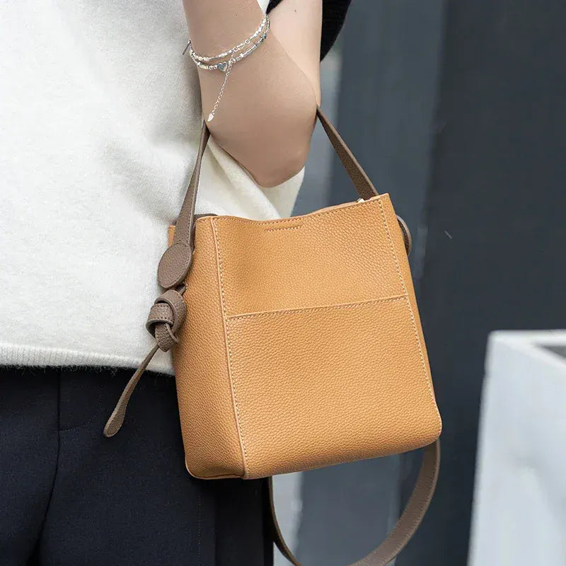 Sac seau en cuir brute Marron