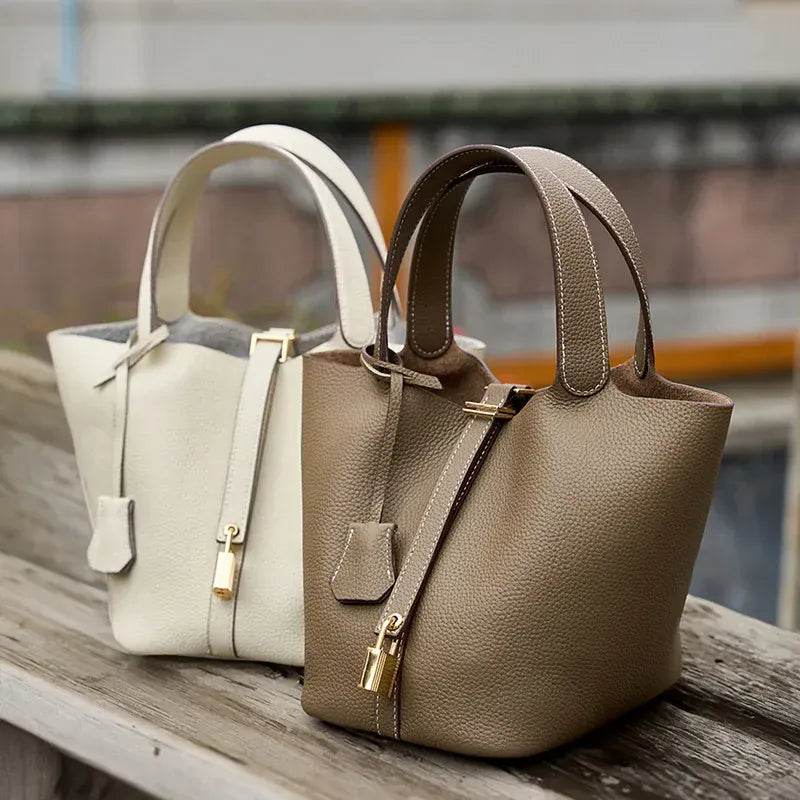 Sac seau en cuir lock in