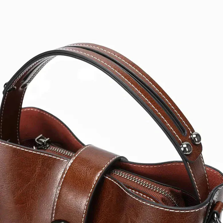 Sac seau en cuir lustré