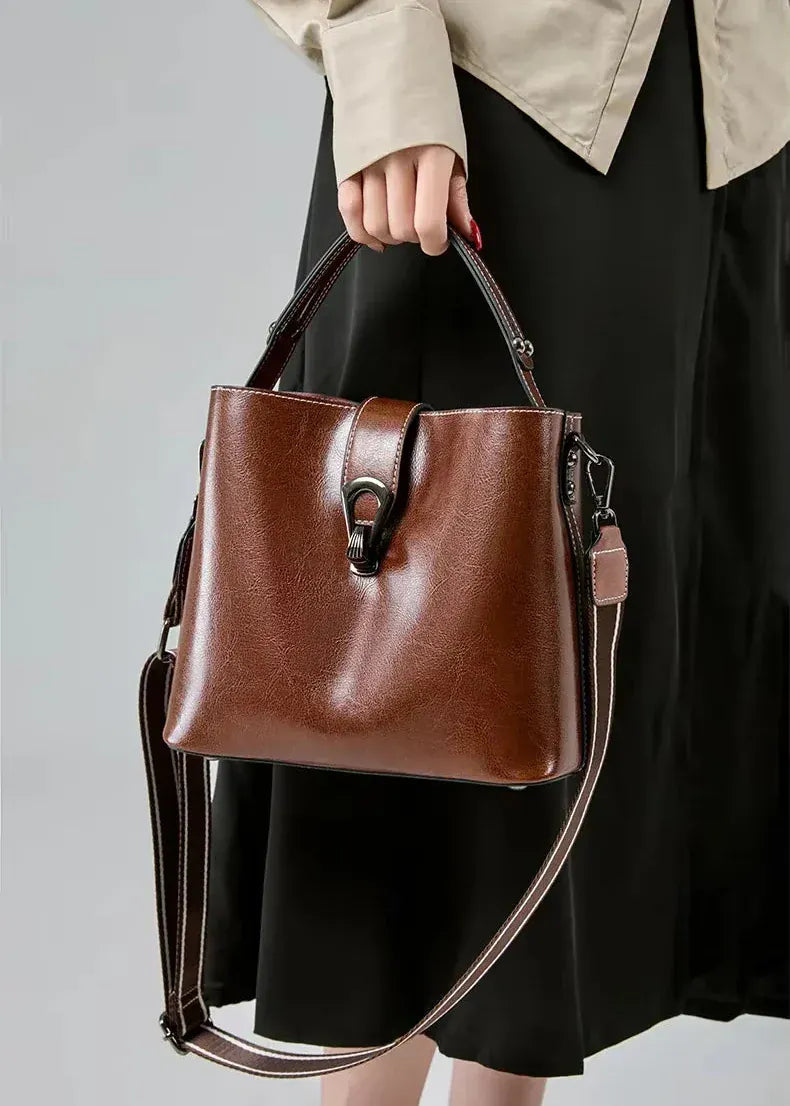 Sac seau en cuir lustré