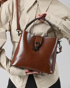 Sac seau en cuir lustré