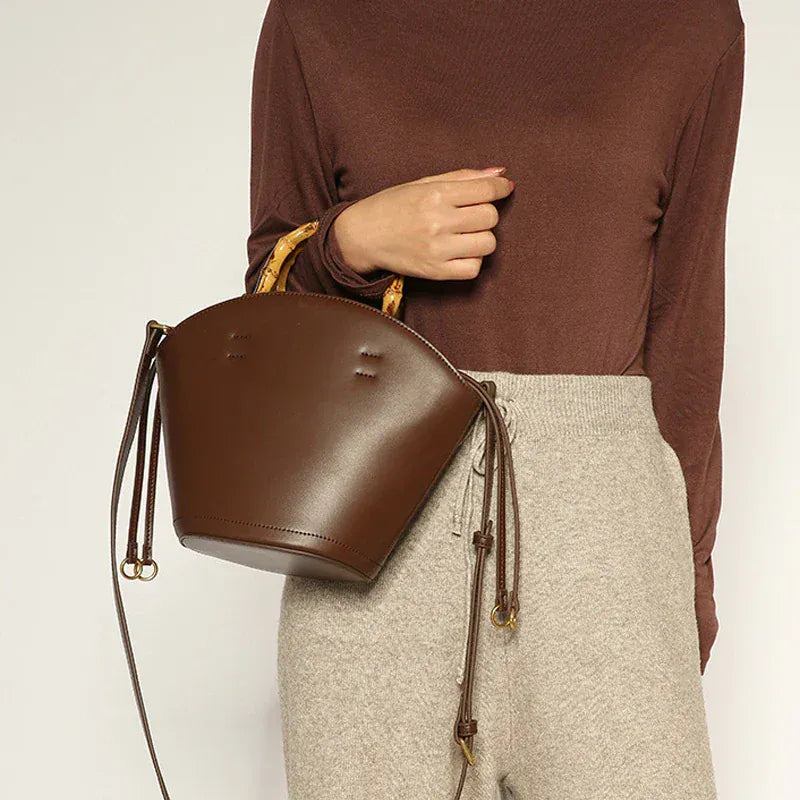 Sac seau en cuir surpiqué bambou