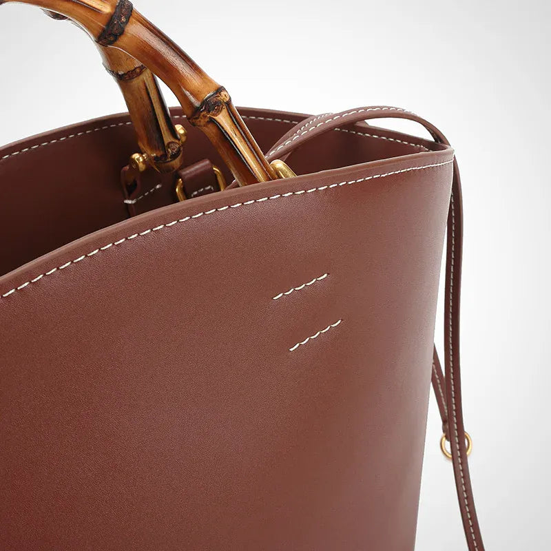 Sac seau en cuir surpiqué bambou