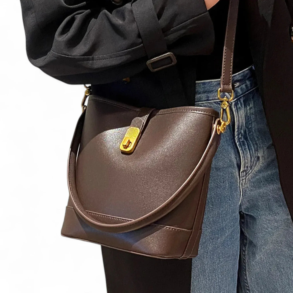 Sac seau plat en cuir