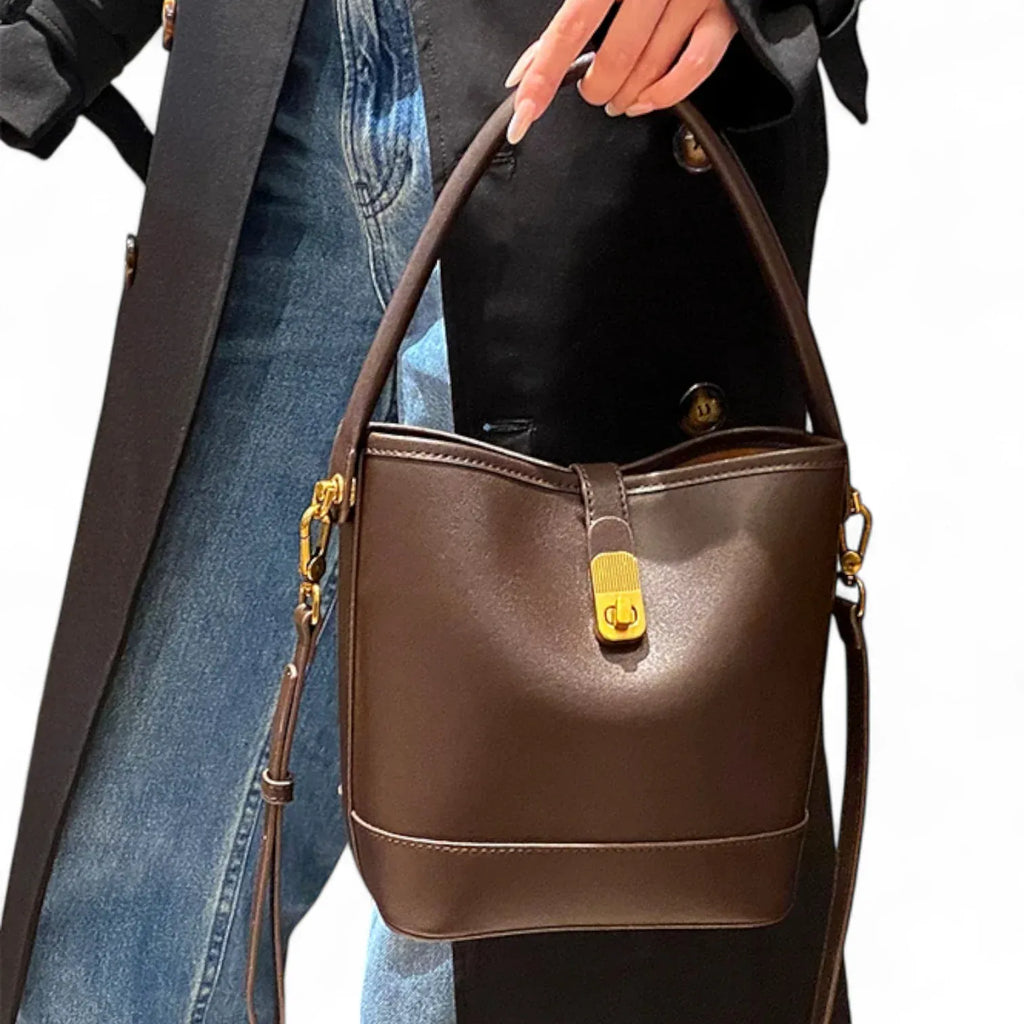 Sac seau plat en cuir