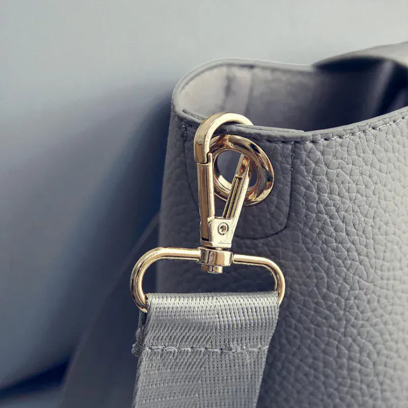 Sac seau similicuir argenté Gris