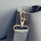 Sac seau similicuir argenté Gris