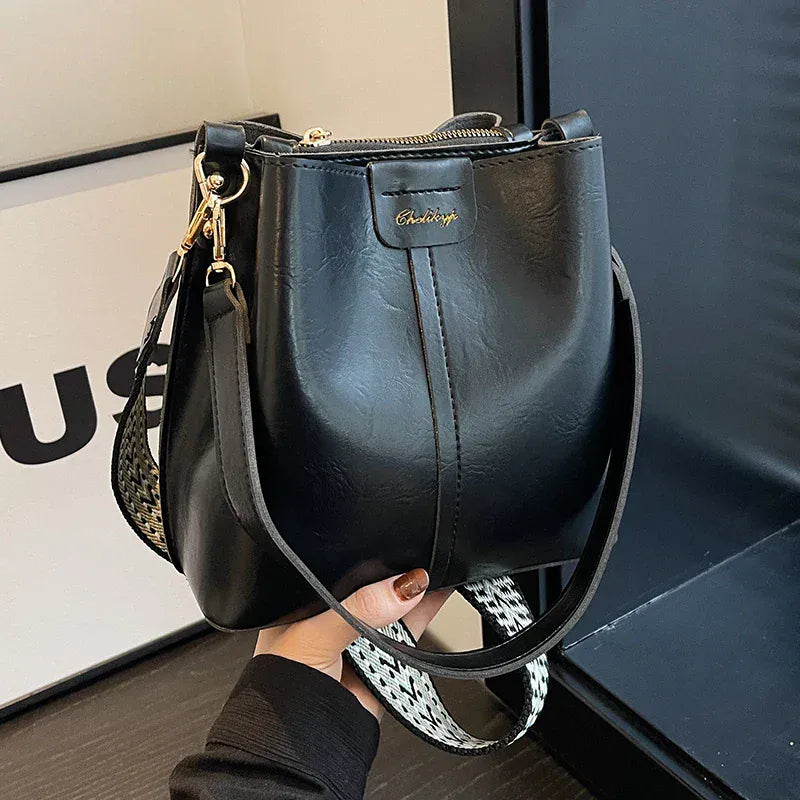 Sac seau similicuir lustré Noir